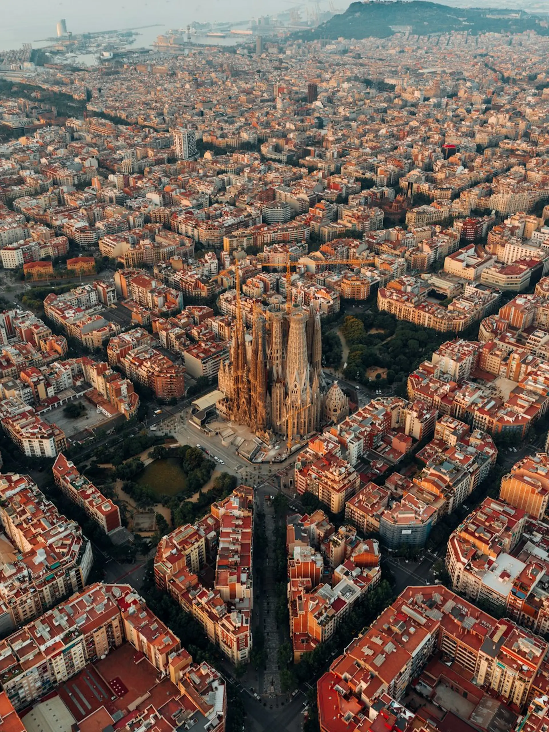 Sagrada Família midt i Barcelona