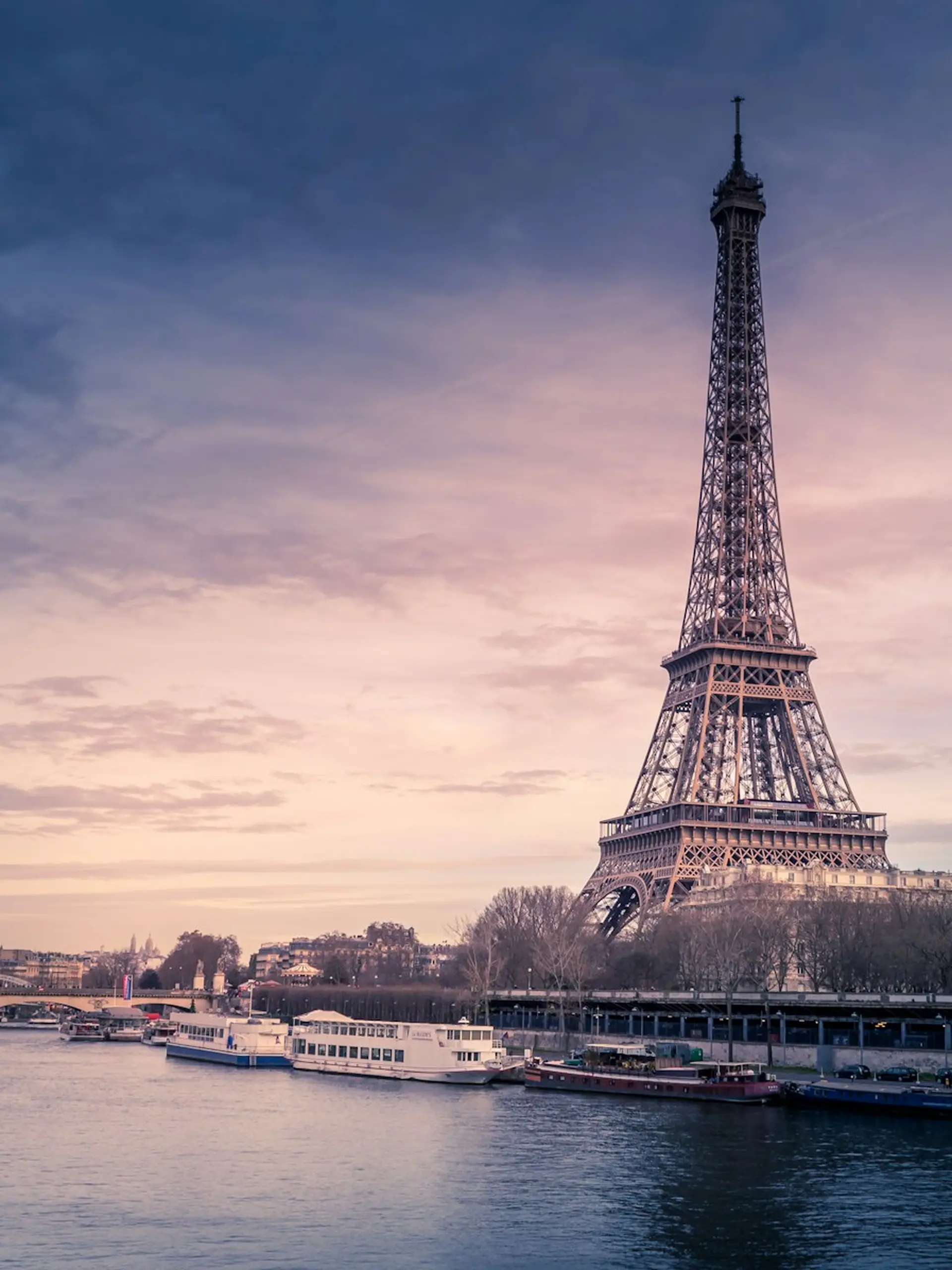 Eiffeltårnet og Seinen i Paris